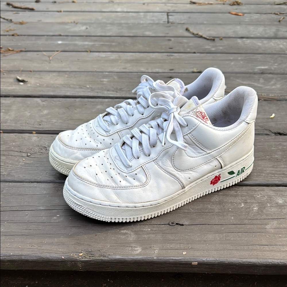 Nike Air Force 1 White Sneakers with Red Rose Detail style CU6312-100 size 8